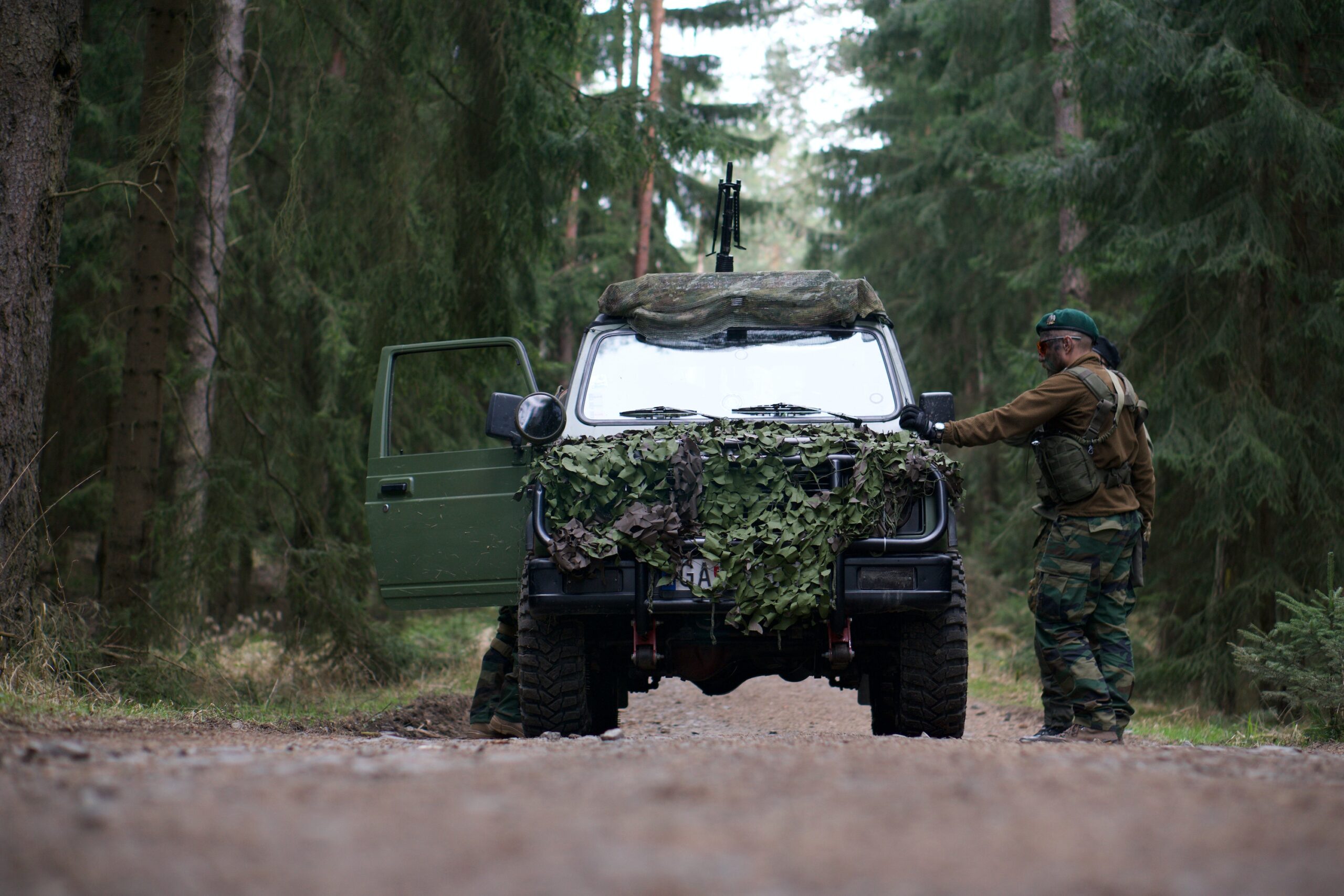 Stel, u wordt aangereden door een militair voertuig, hoe werkt dan de schaderegeling? 2025